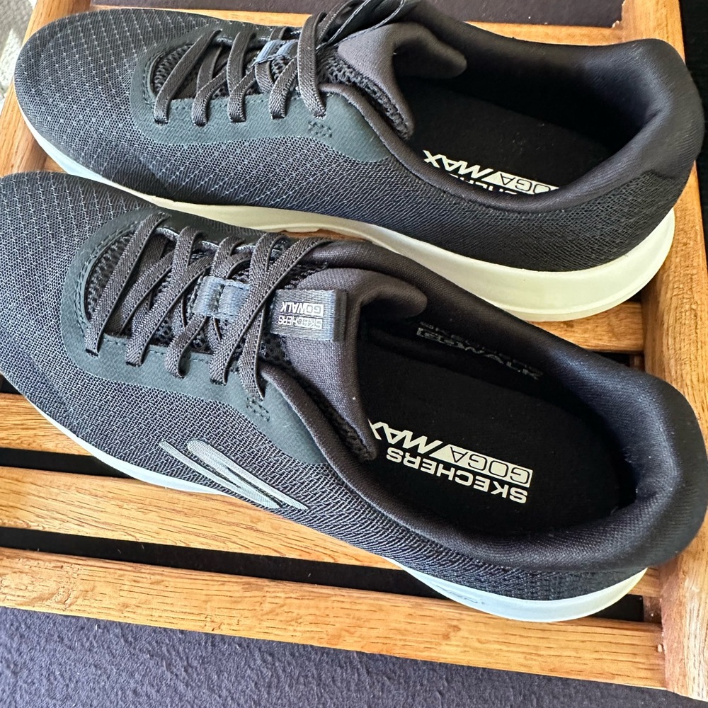 Skechers Black Sneakers with Breathable Knit and Sleek Silhouette - Picture 6 of 14